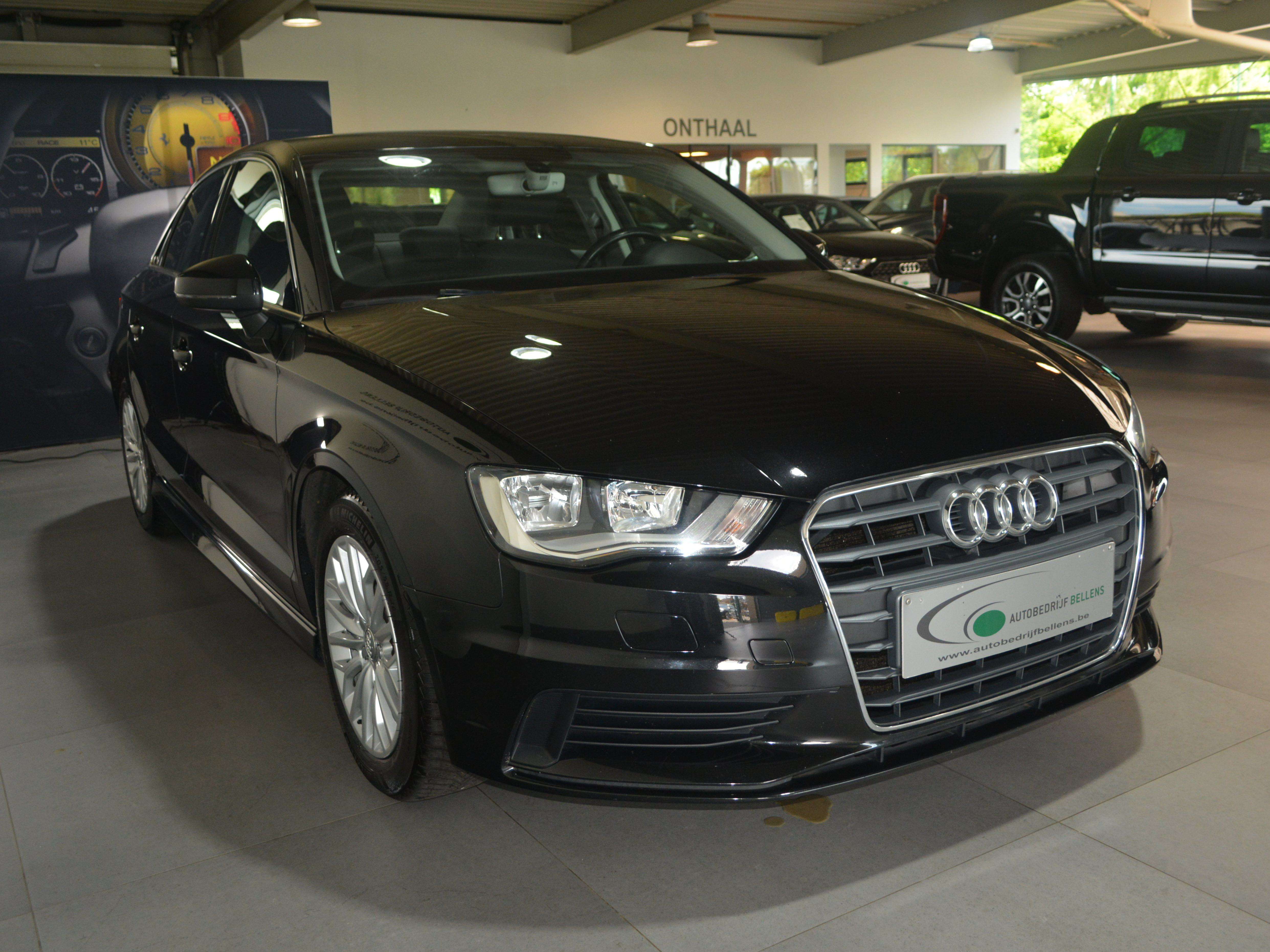 Audi A3 1.6 TDi LIMOUSINE  / NAVI