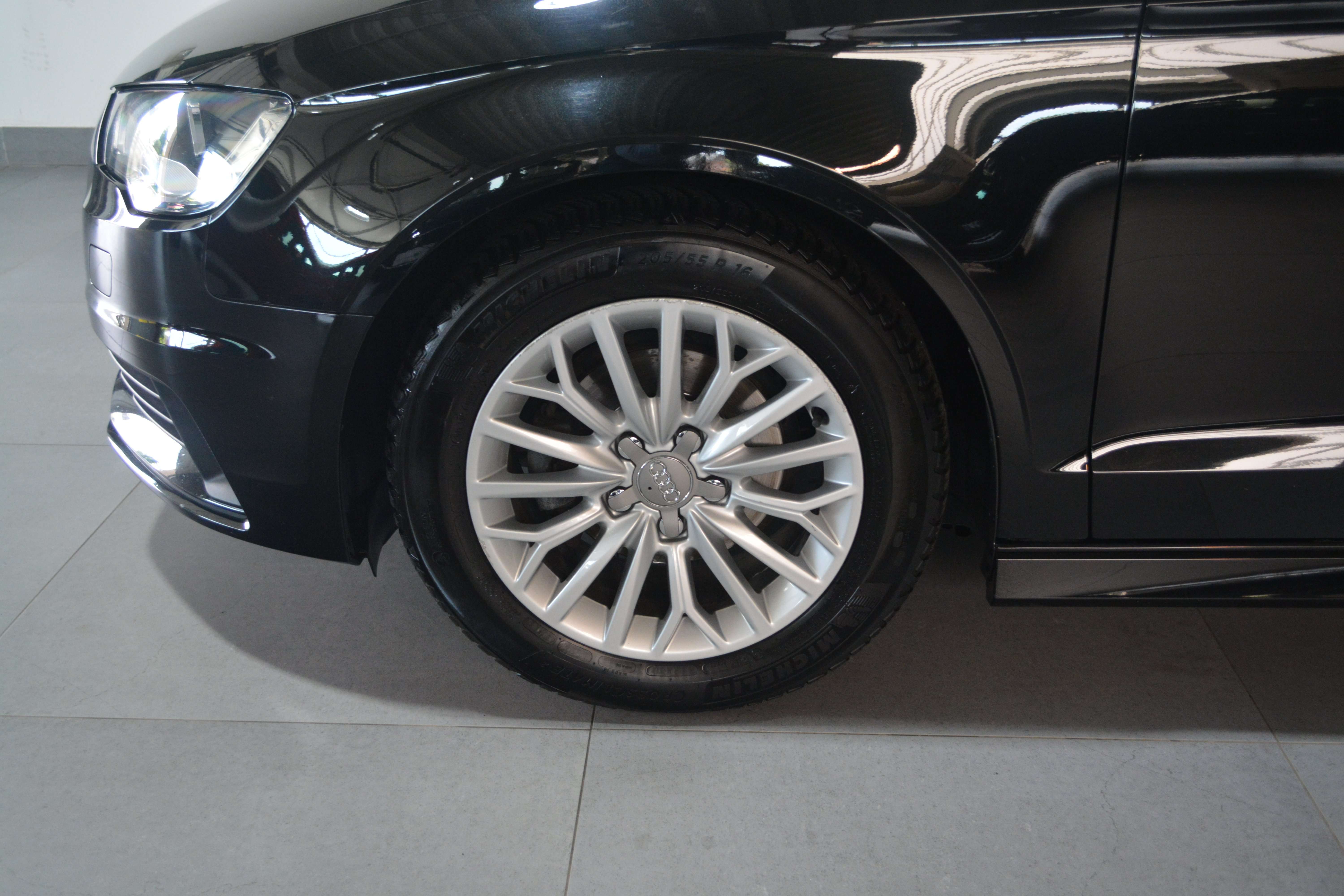 Audi A3 1.6 TDi LIMOUSINE  / NAVI