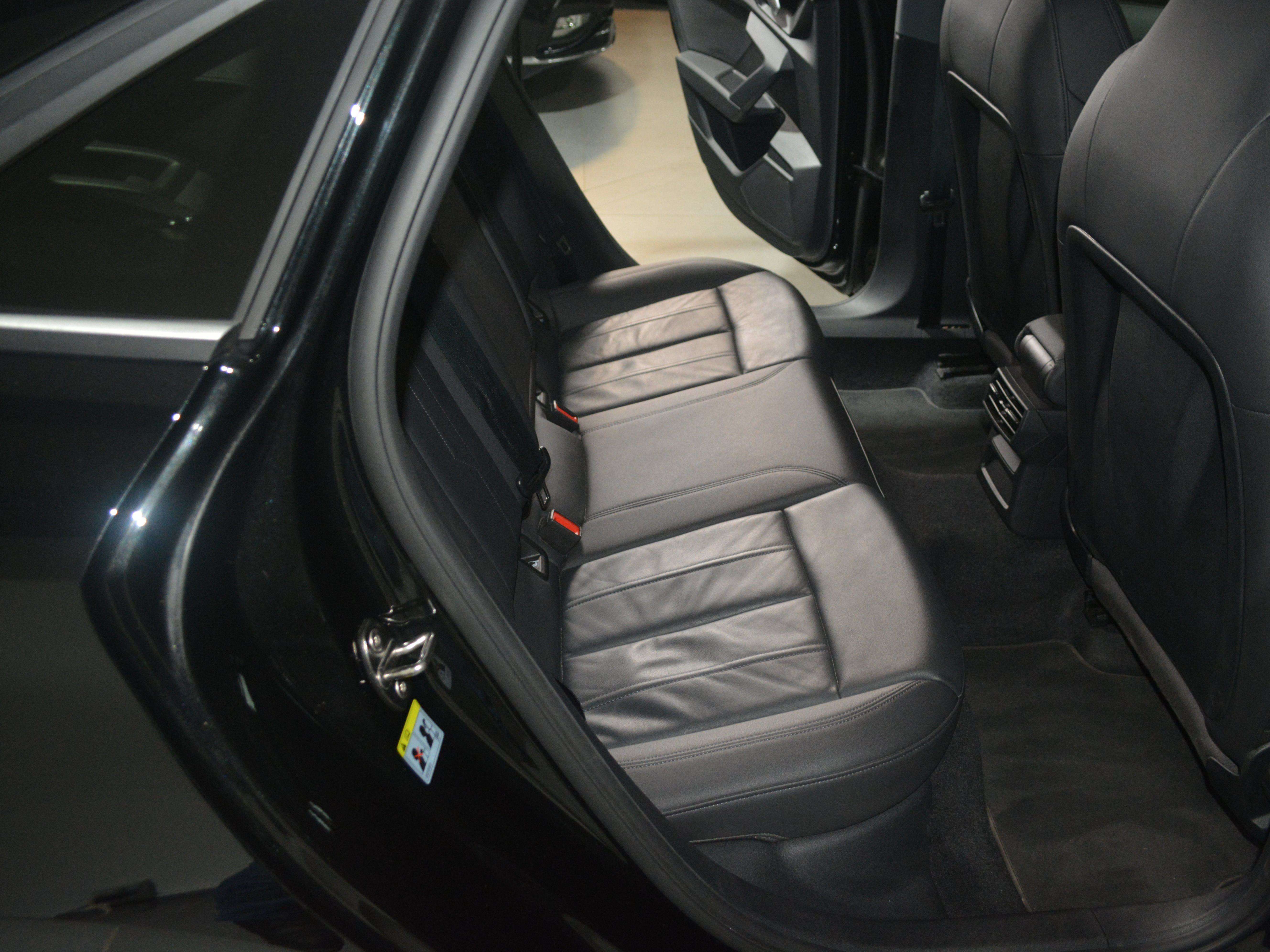 Audi A3 30 TFSI S line LIMOUSINE / LEDER / NAVI VIRITUAL