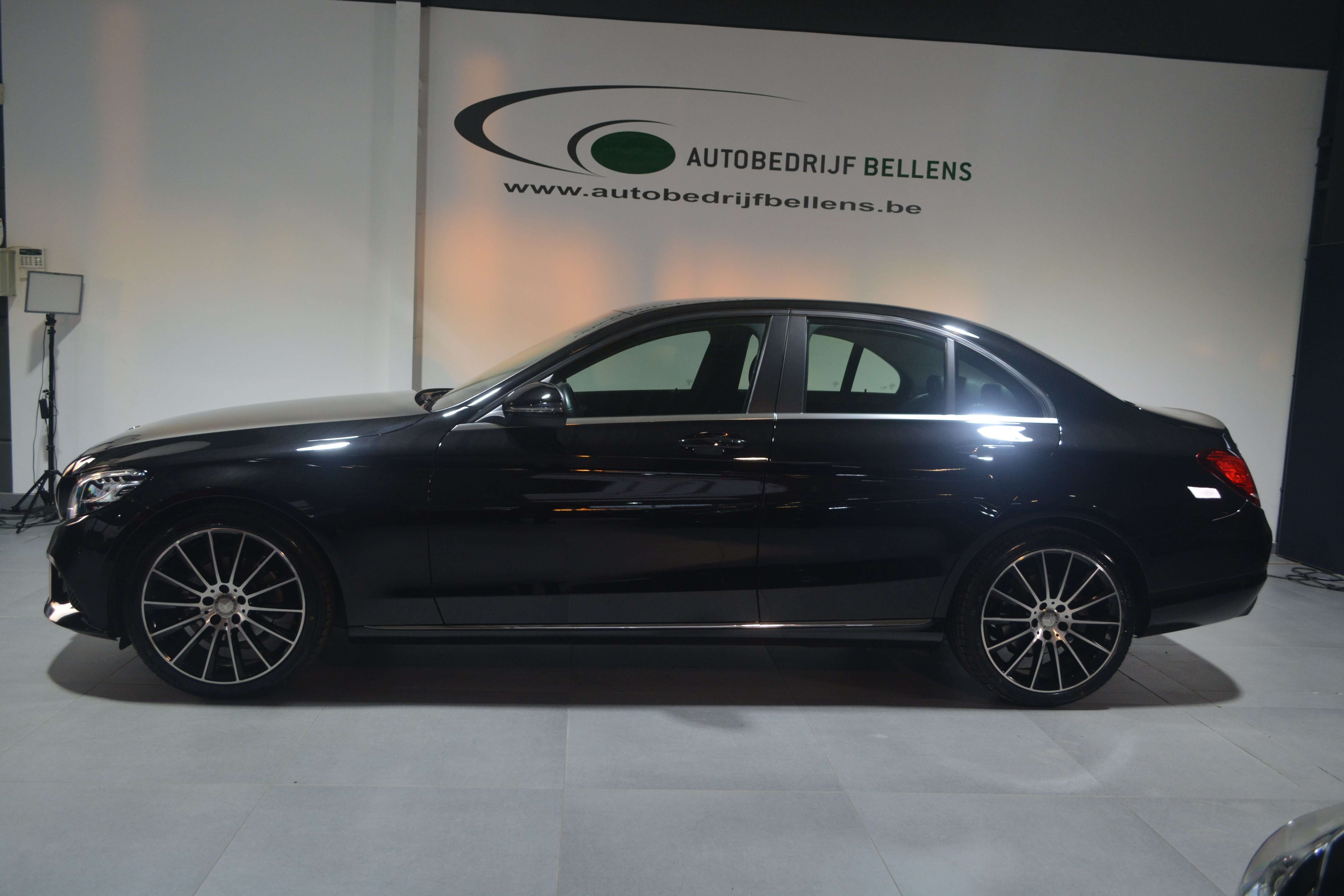 Mercedes-Benz C 180 d Business Solution LEDER / NAVI + CAM / 19" AMG