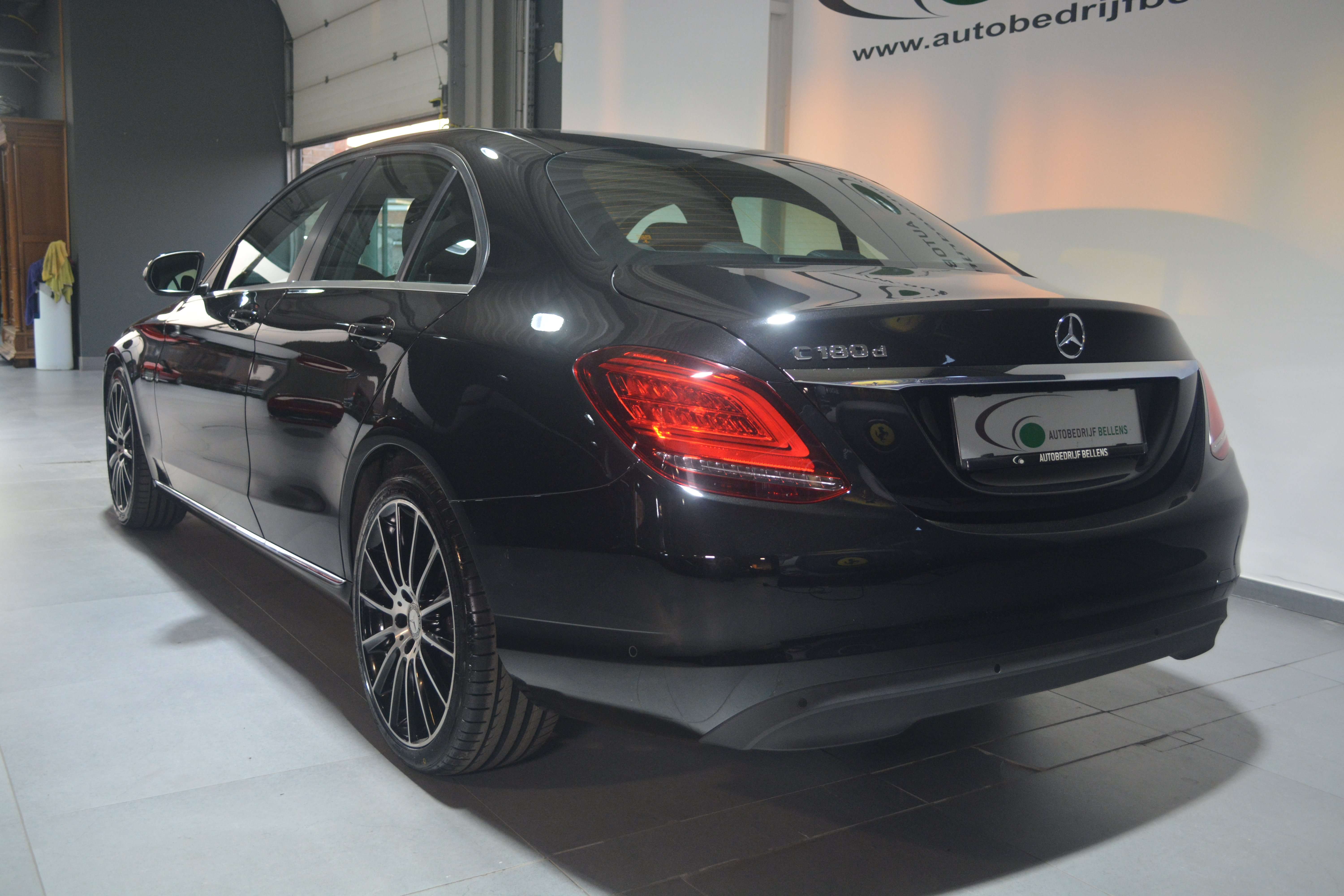 Mercedes-Benz C 180 d Business Solution LEDER / NAVI + CAM / 19" AMG