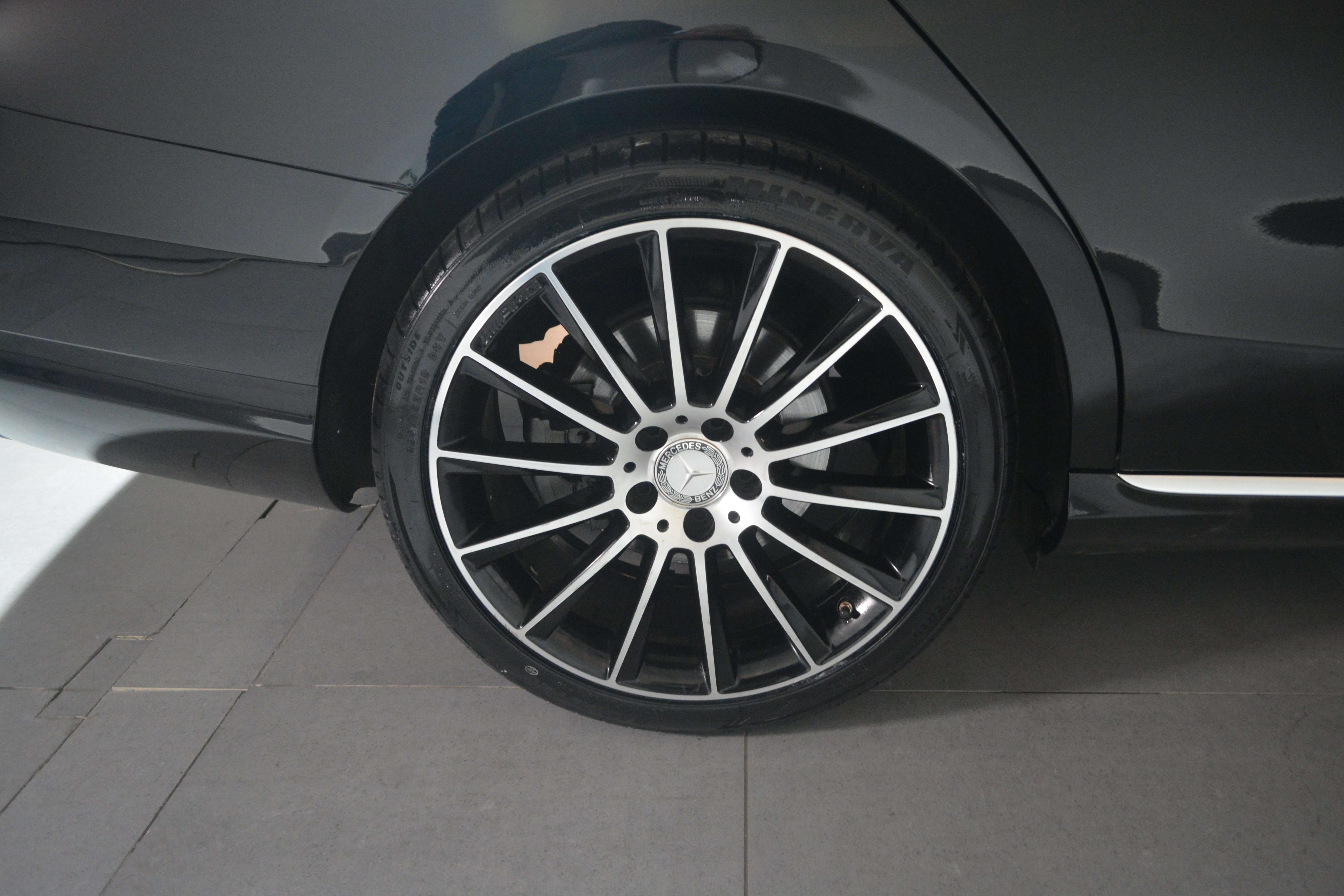 Mercedes-Benz C 180 d Business Solution LEDER / NAVI + CAM / 19" AMG