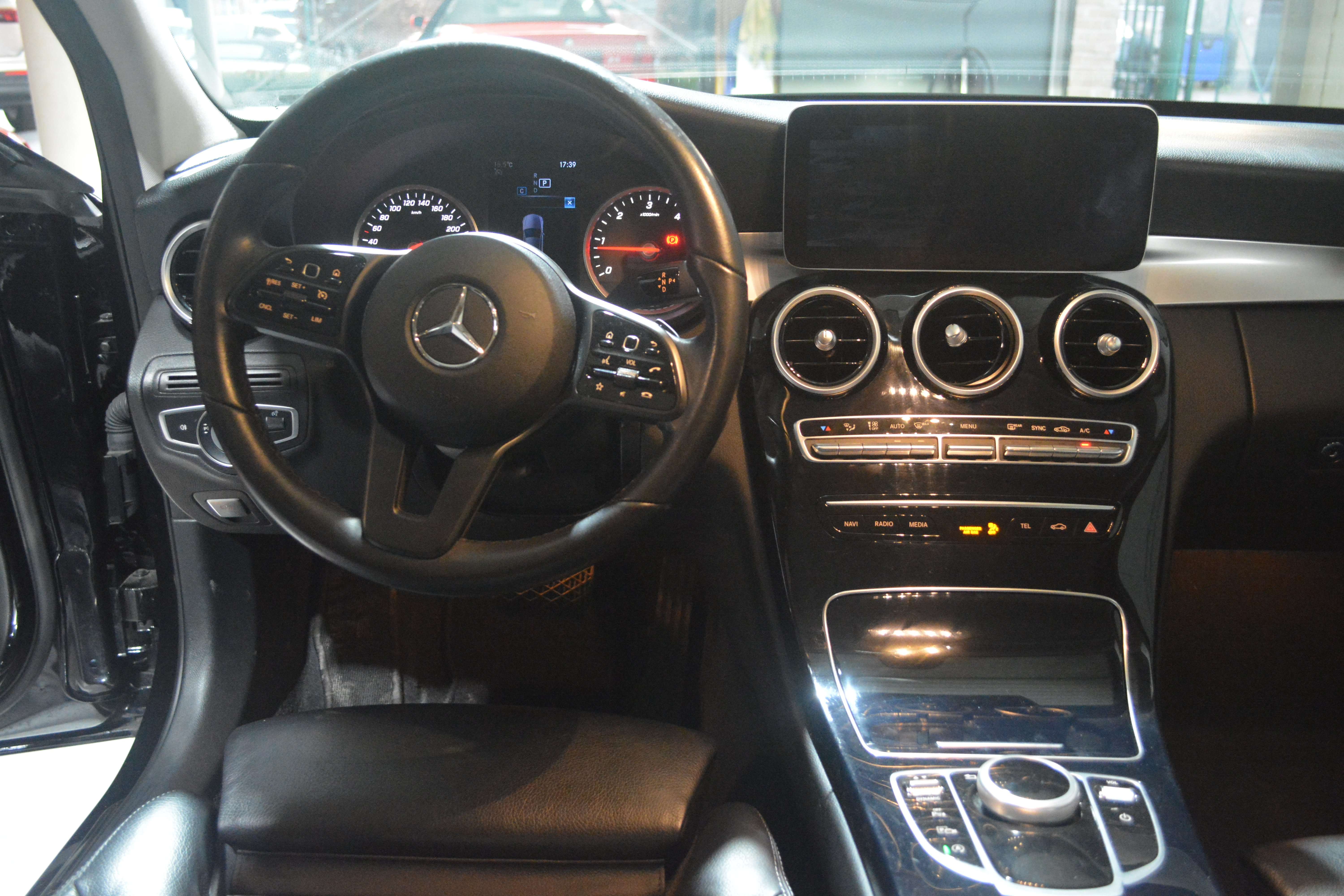 Mercedes-Benz C 180 d Business Solution LEDER / NAVI + CAM / 19" AMG
