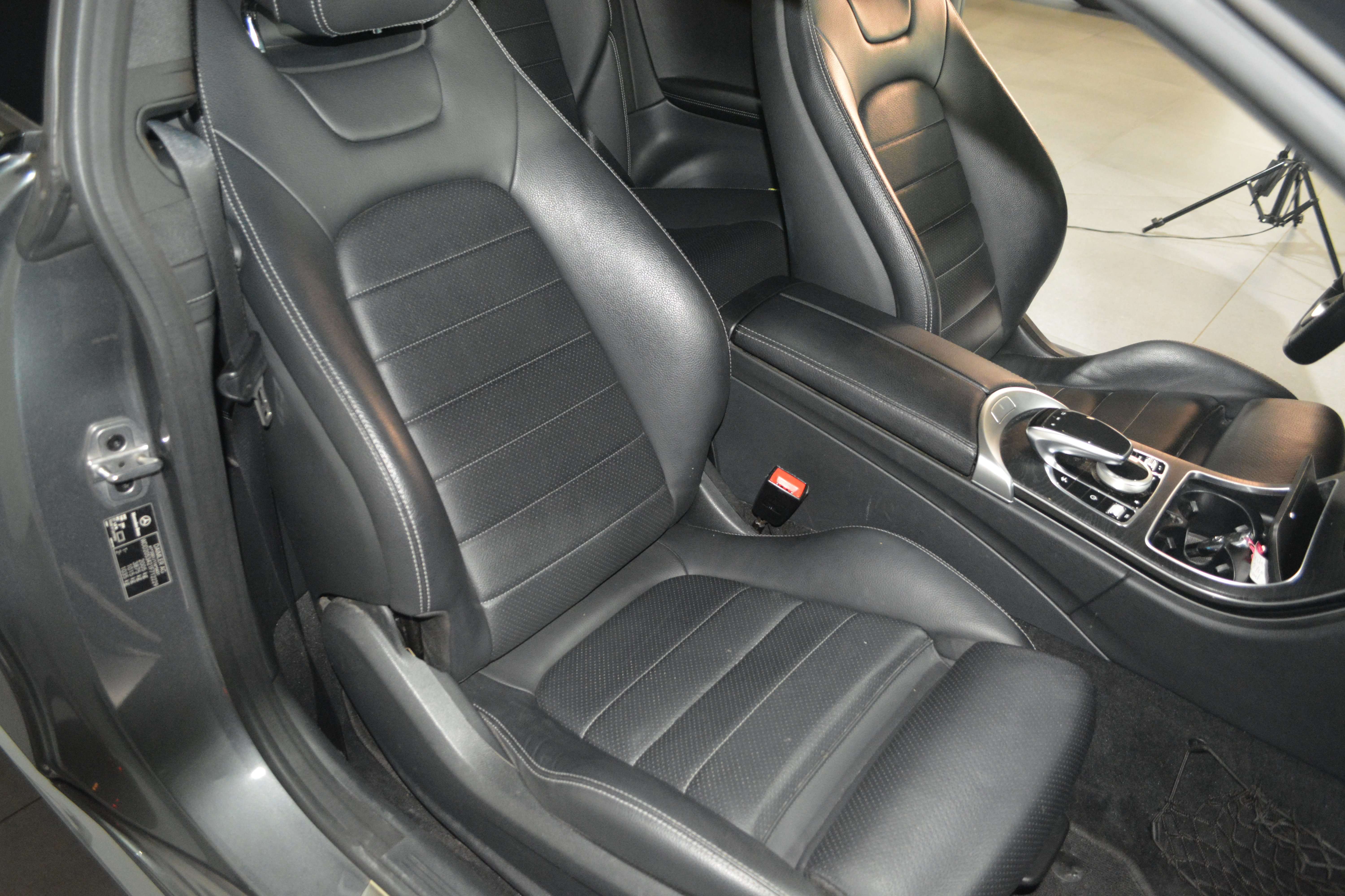 Mercedes-Benz C 200 2.0L COUPE AMG LINE / PANO / LEDER / NAVI + CAMERA