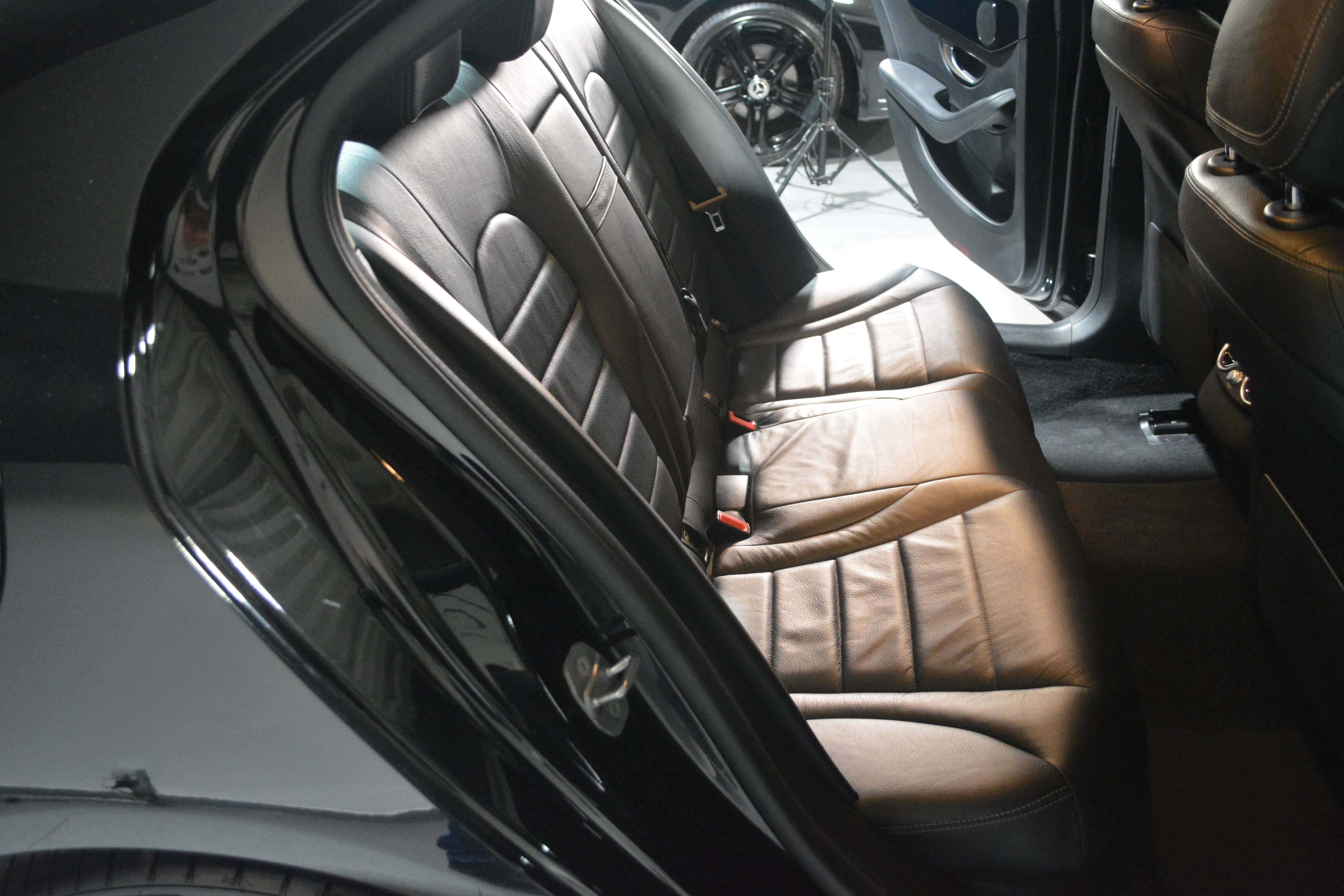 Mercedes-Benz C 180 d Business Solution LEDER / NAVI + CAM / 19" AMG
