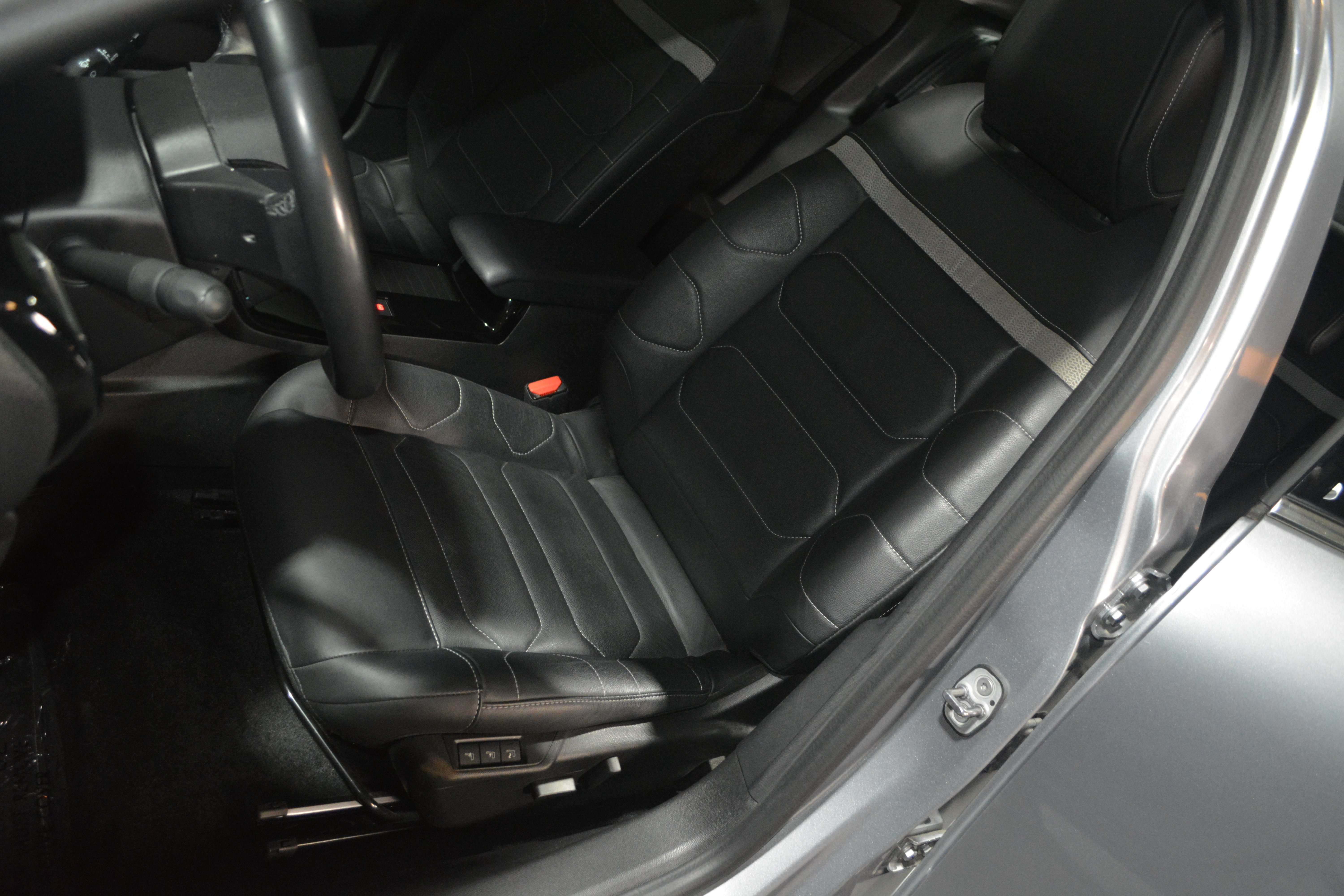 Citroen E-C4 X Shine Pack LEDER / NAVI + CAM / PANO / FULL