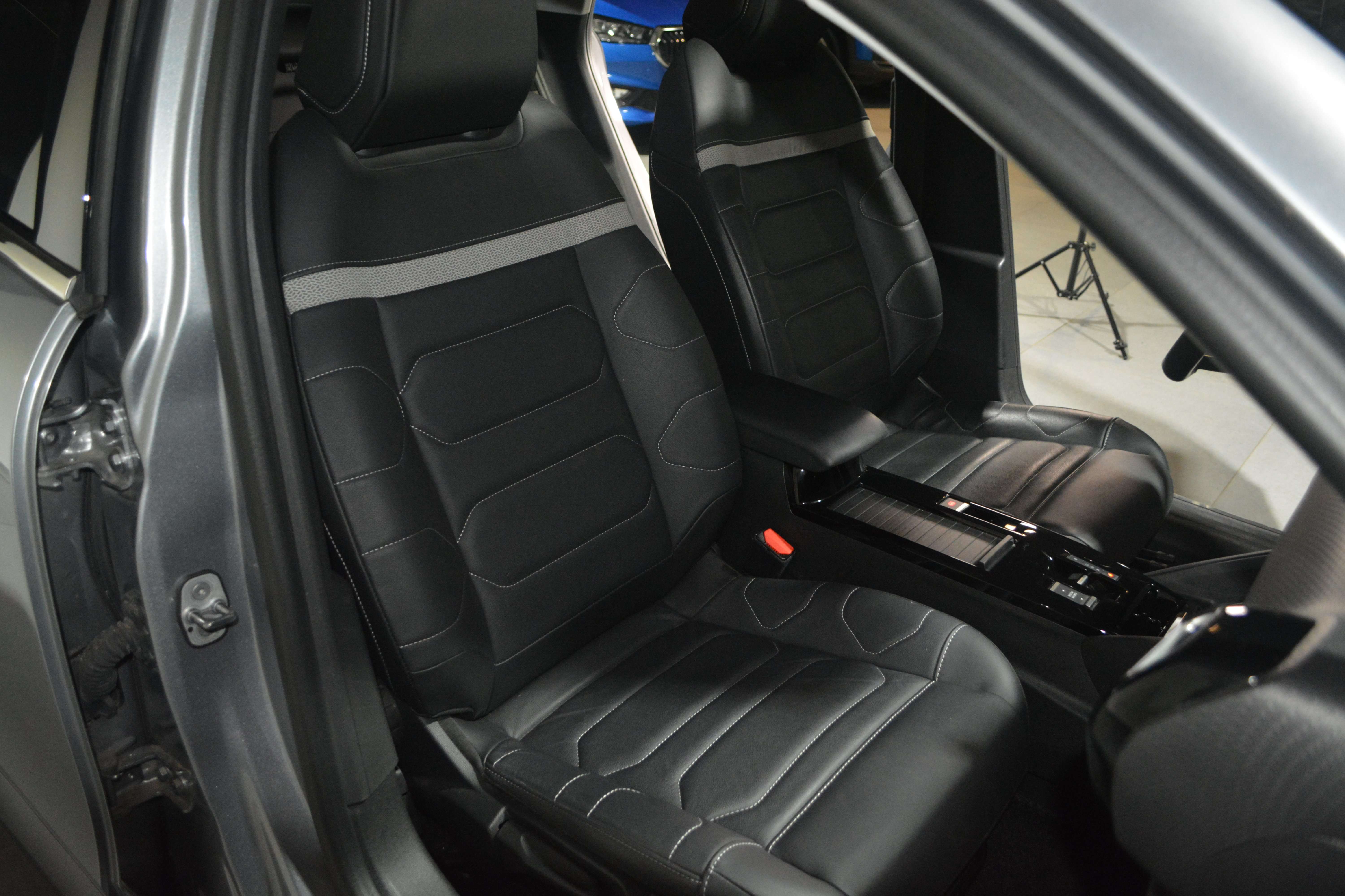 Citroen E-C4 X Shine Pack LEDER / NAVI + CAM / PANO / FULL