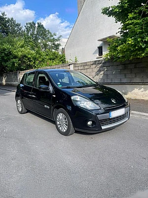 Renault Clio III (2) 1.2 16V 75 TOMTOM LIVE 5P