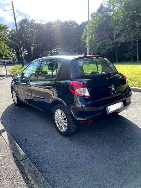 Renault Clio III (2) 1.2 16V 75 TOMTOM LIVE 5P