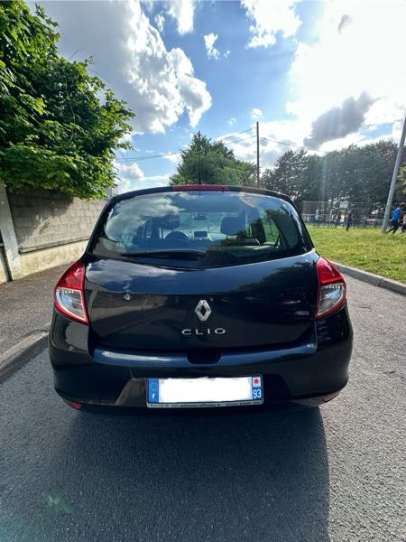 Renault Clio III (2) 1.2 16V 75 TOMTOM LIVE 5P