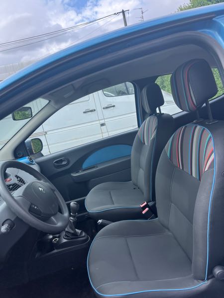 Renault Twingo II (2) 1.2 LEV 16V 75 INTENS ECO2
