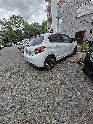 Peugeot 208 (2) 1.2 PURETECH 82 SIGNATURE 5P