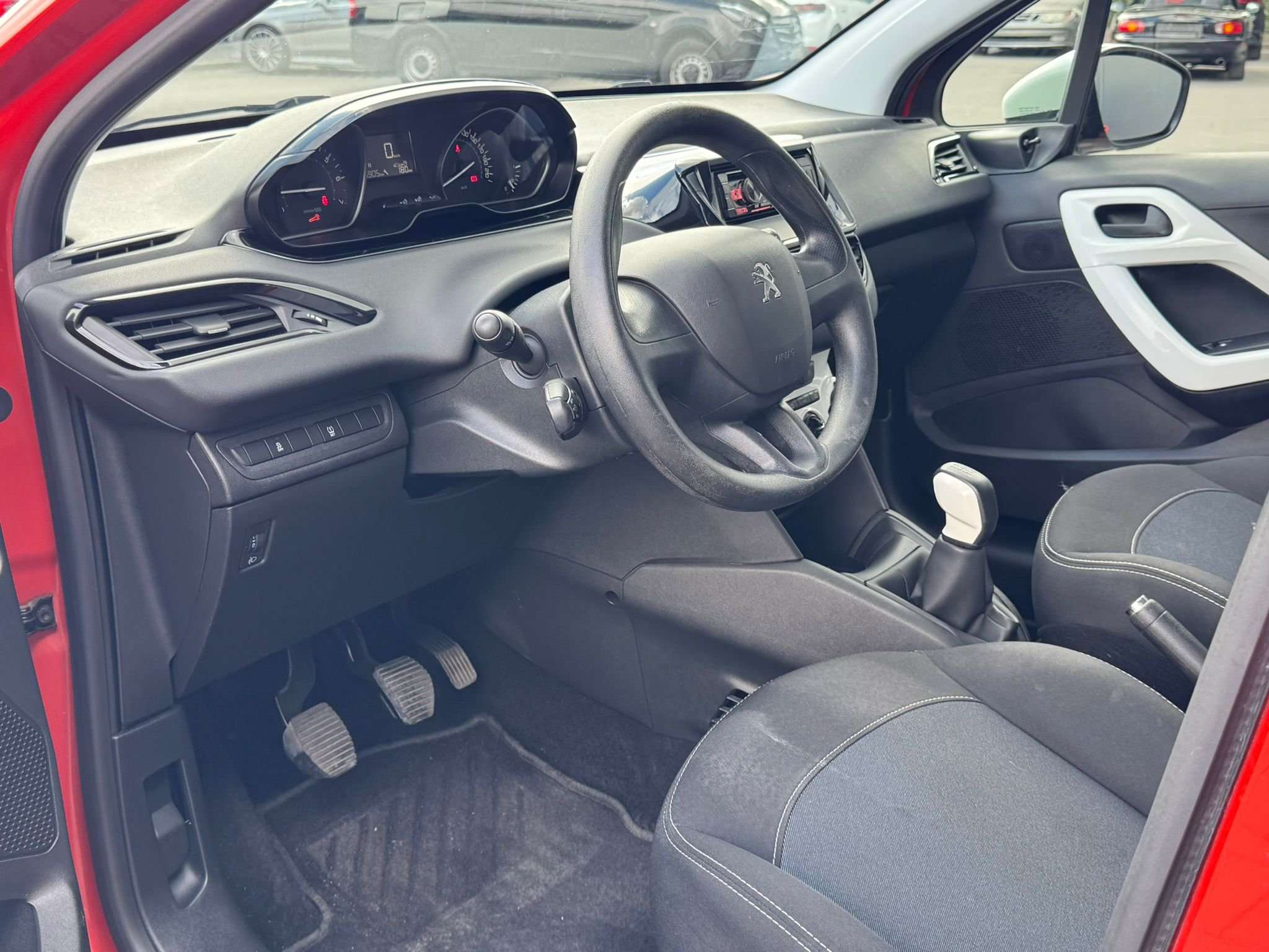 Peugeot 208 1.2i Like / CLIM/REGULATEUR/GARANTIE