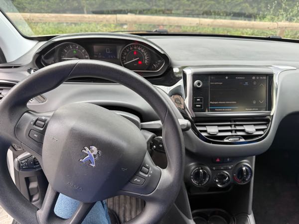 Peugeot 208 (2) 1.2 PURETECH 82 S&amp;S ACTIVE 5P