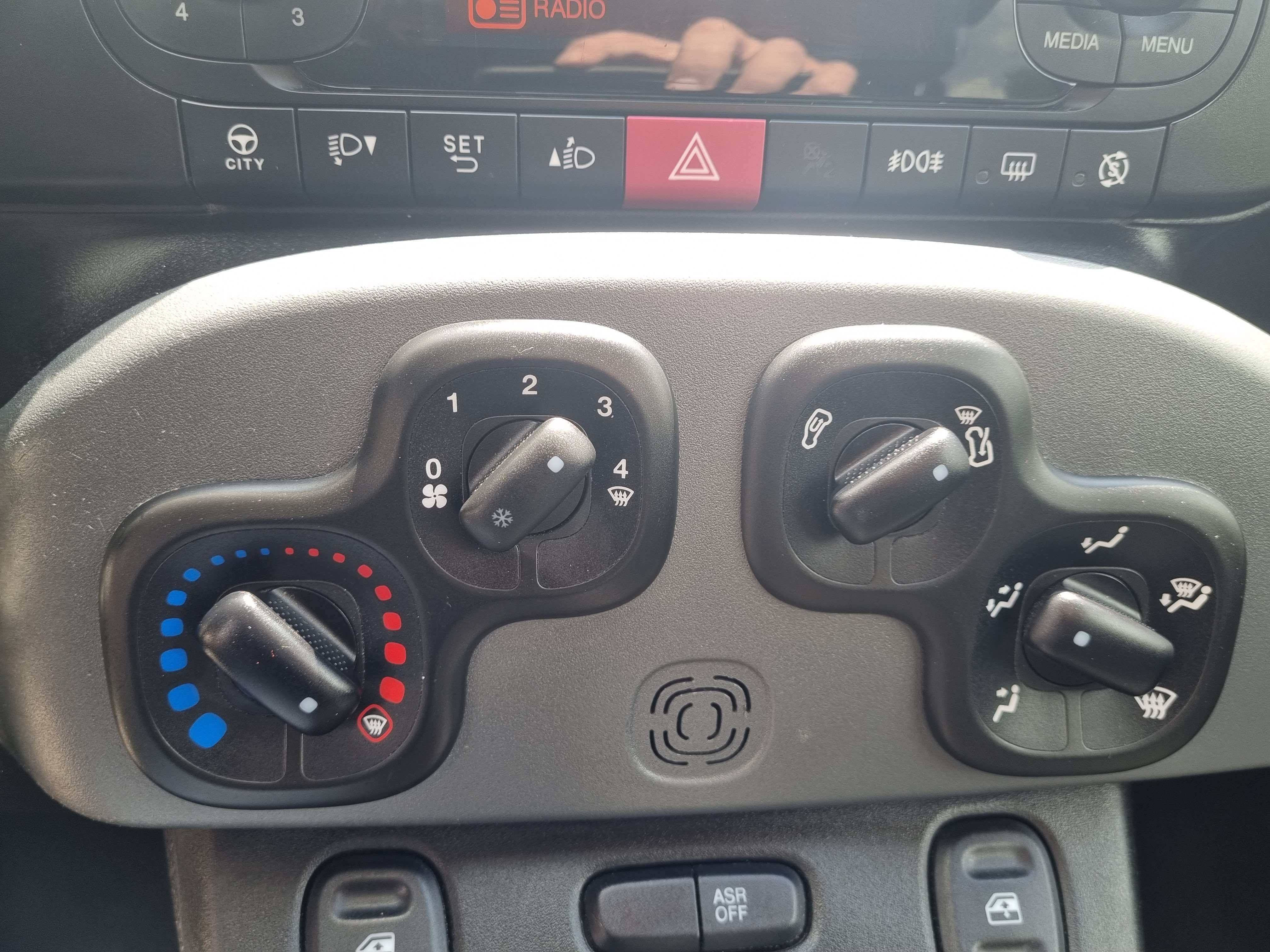 Fiat Panda 1.2i Cross// 1ERE MAIN//CLIM/USB/GARANTIE 12M