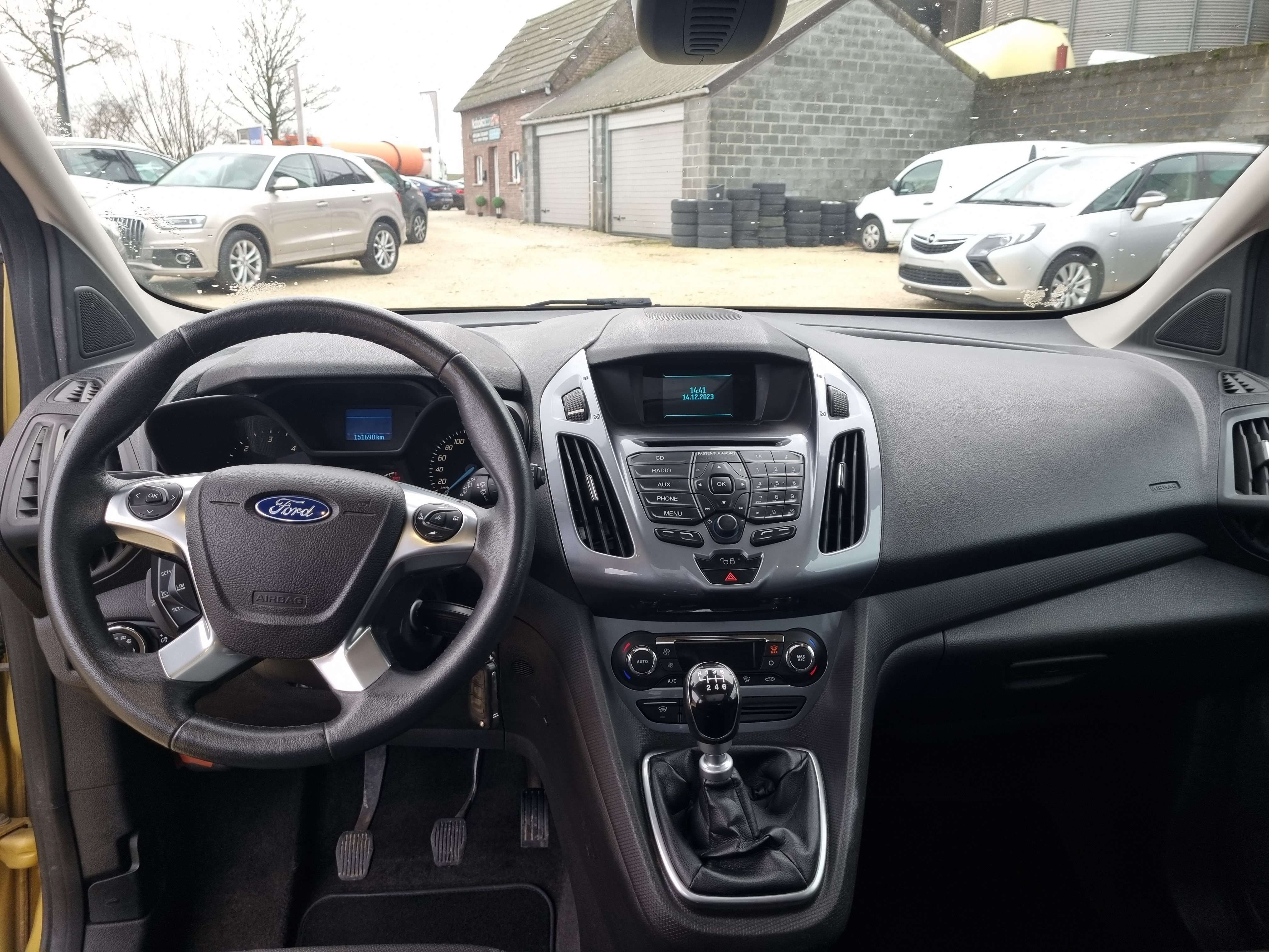 Ford Tourneo Connect titanium//CLIM//USB//TOIT PANO//GARANTIE 12M