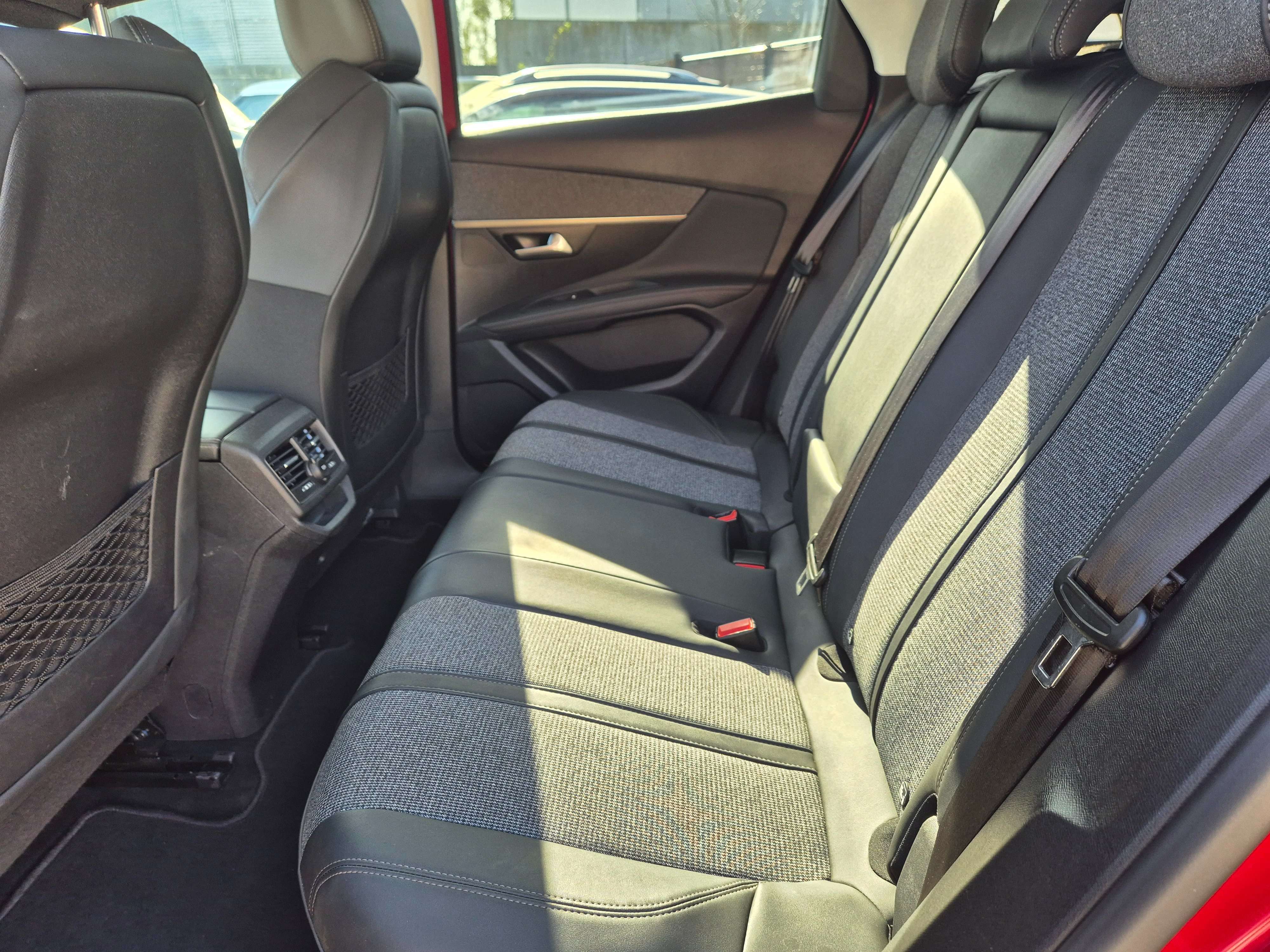 Peugeot 3008 1.2  Access // FULL CARNET/CARPLAY/CAMERA/GARANTIE