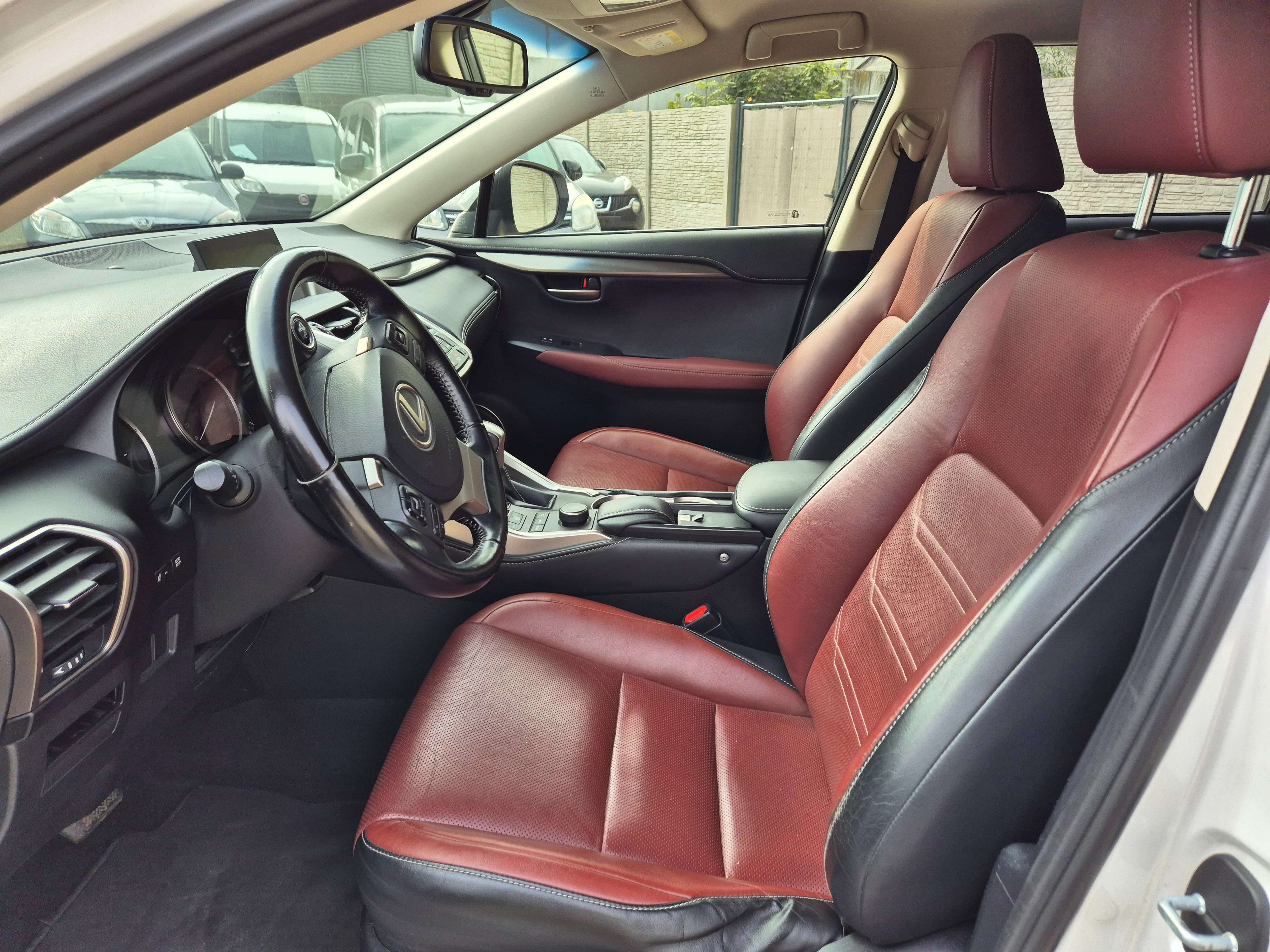 Lexus NX 300h 2.5i FWD Executive // HYBRID//CARNET/GARANTIE 12M