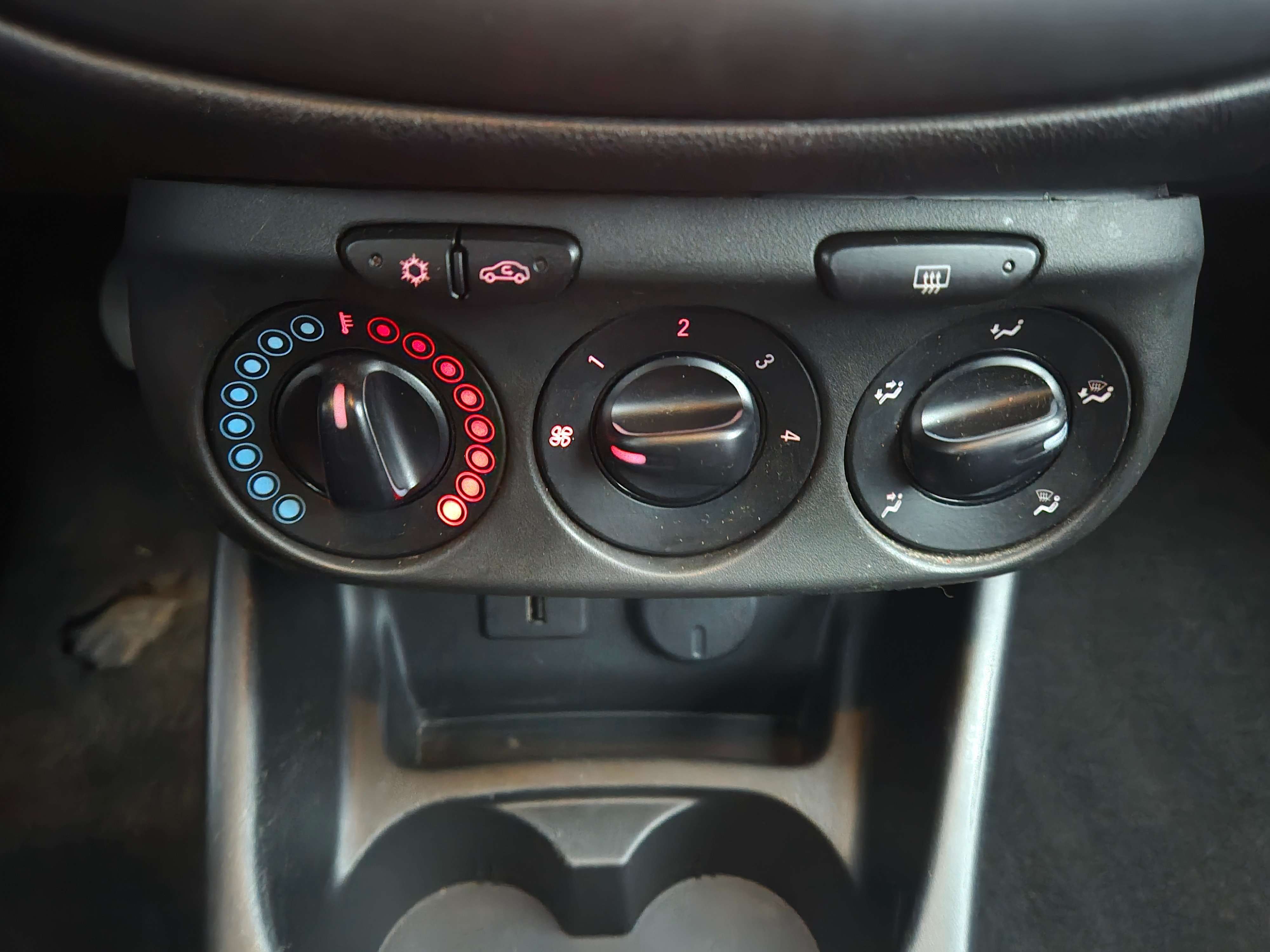 Opel Corsa 1.4i Essentia//CLIM/USB//GARANTIE 12 MOIS//
