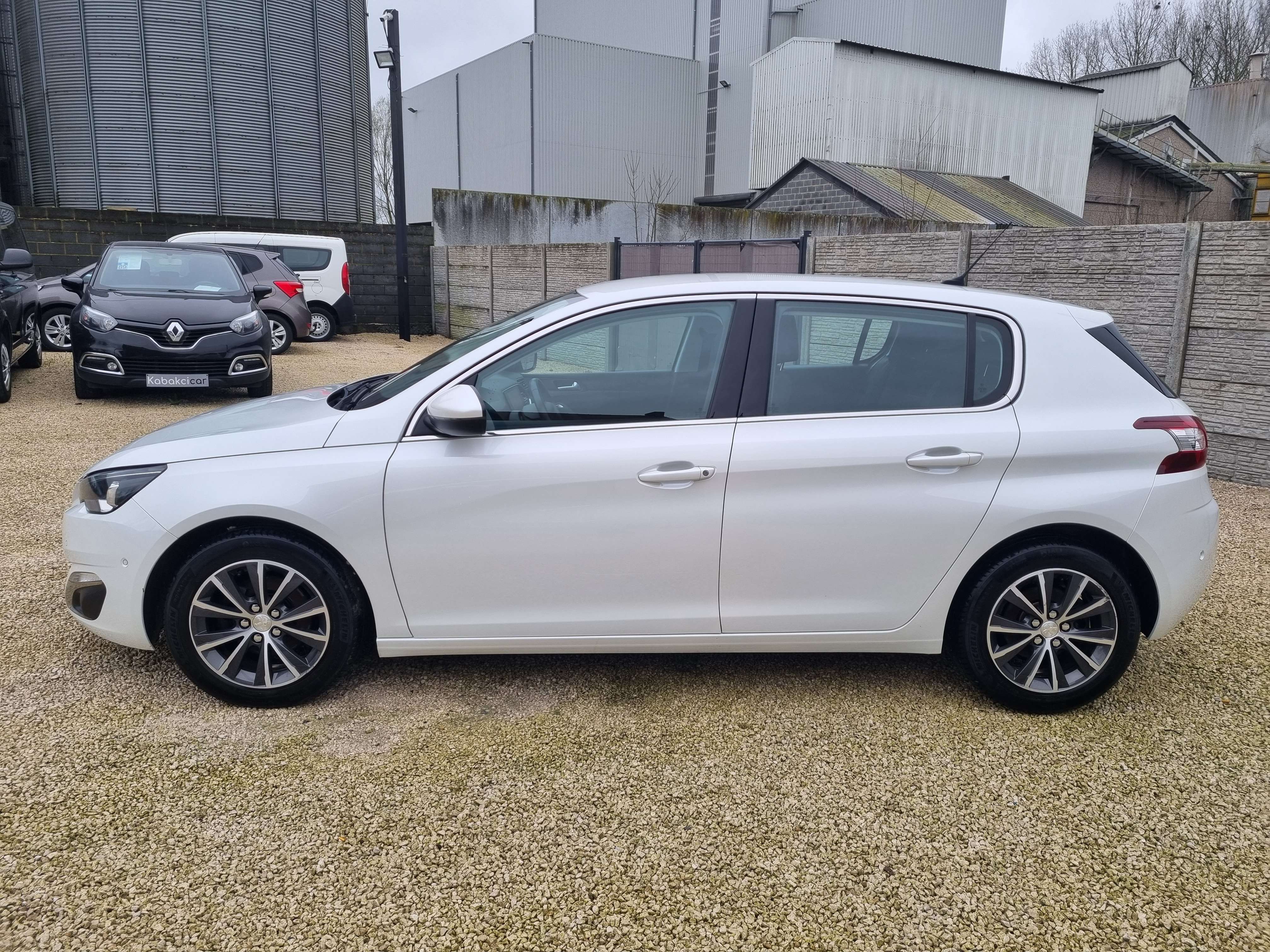 Peugeot 308 1.2 // Allure //CARNET//GPS//CAMERA//GARANTIE 12M