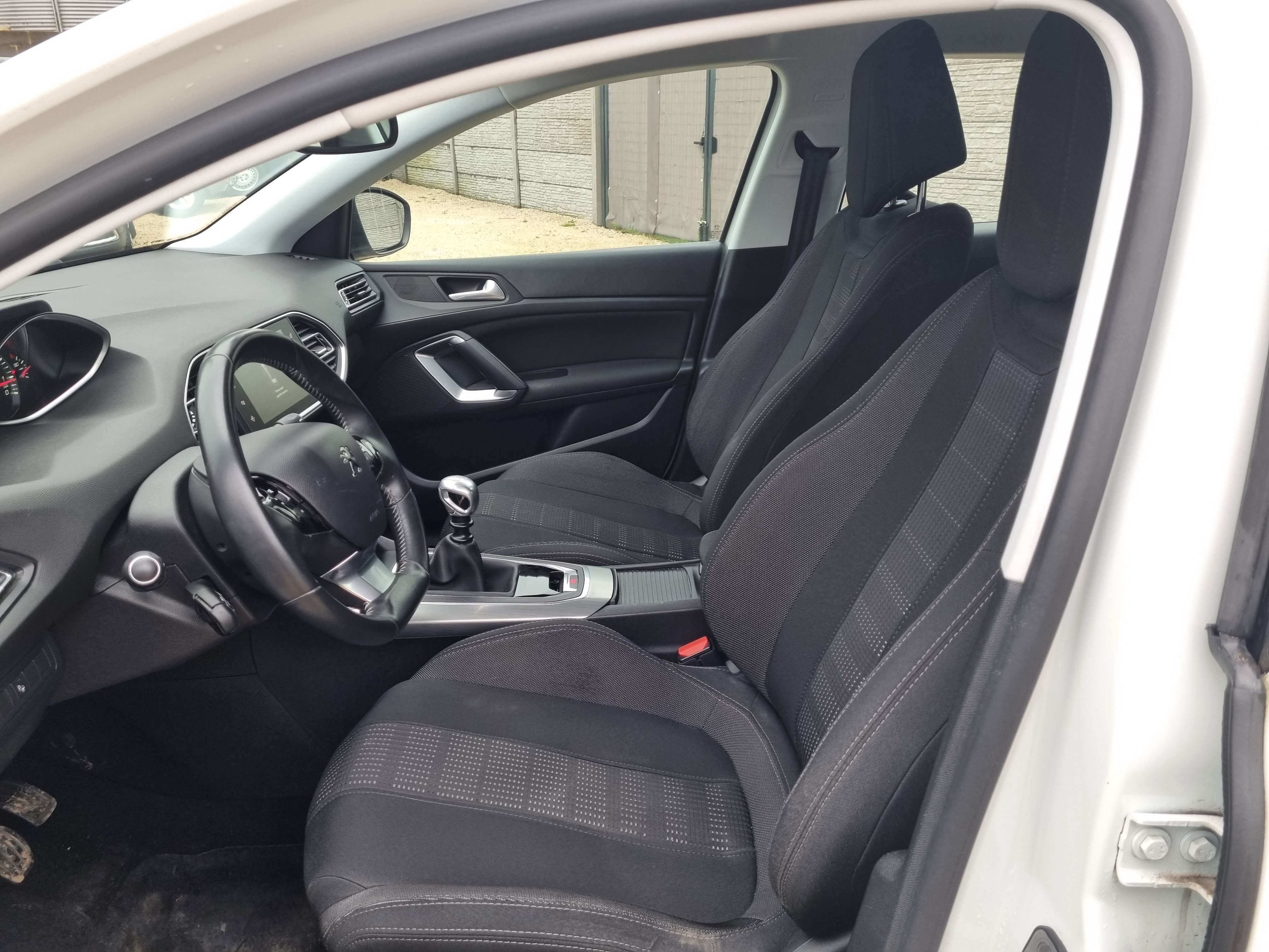 Peugeot 308 1.2 // Allure //CARNET//GPS//CAMERA//GARANTIE 12M
