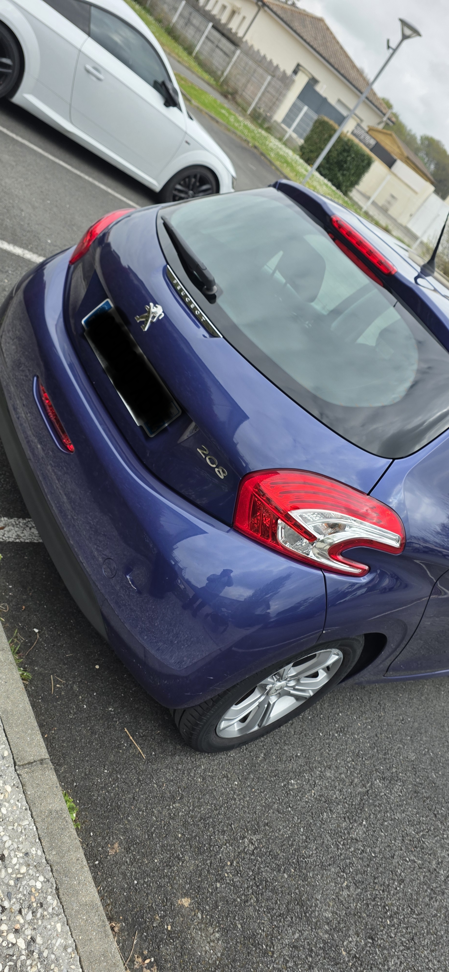 Peugeot 208 (2) 1.2 PURETECH 82 ALLURE 5P
