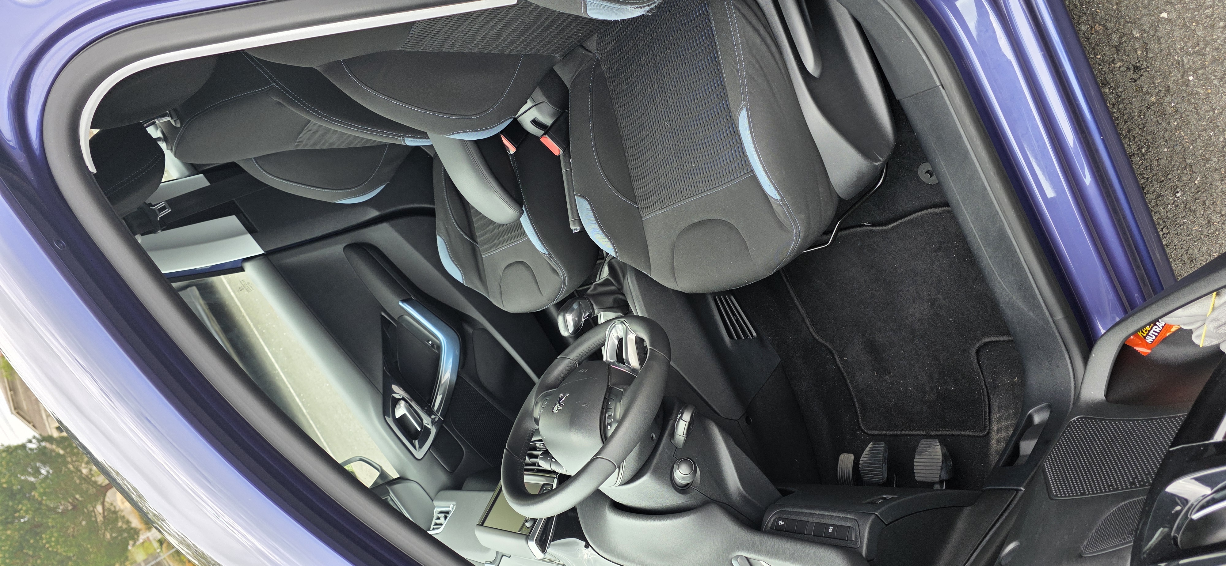 Peugeot 208 (2) 1.2 PURETECH 82 ALLURE 5P