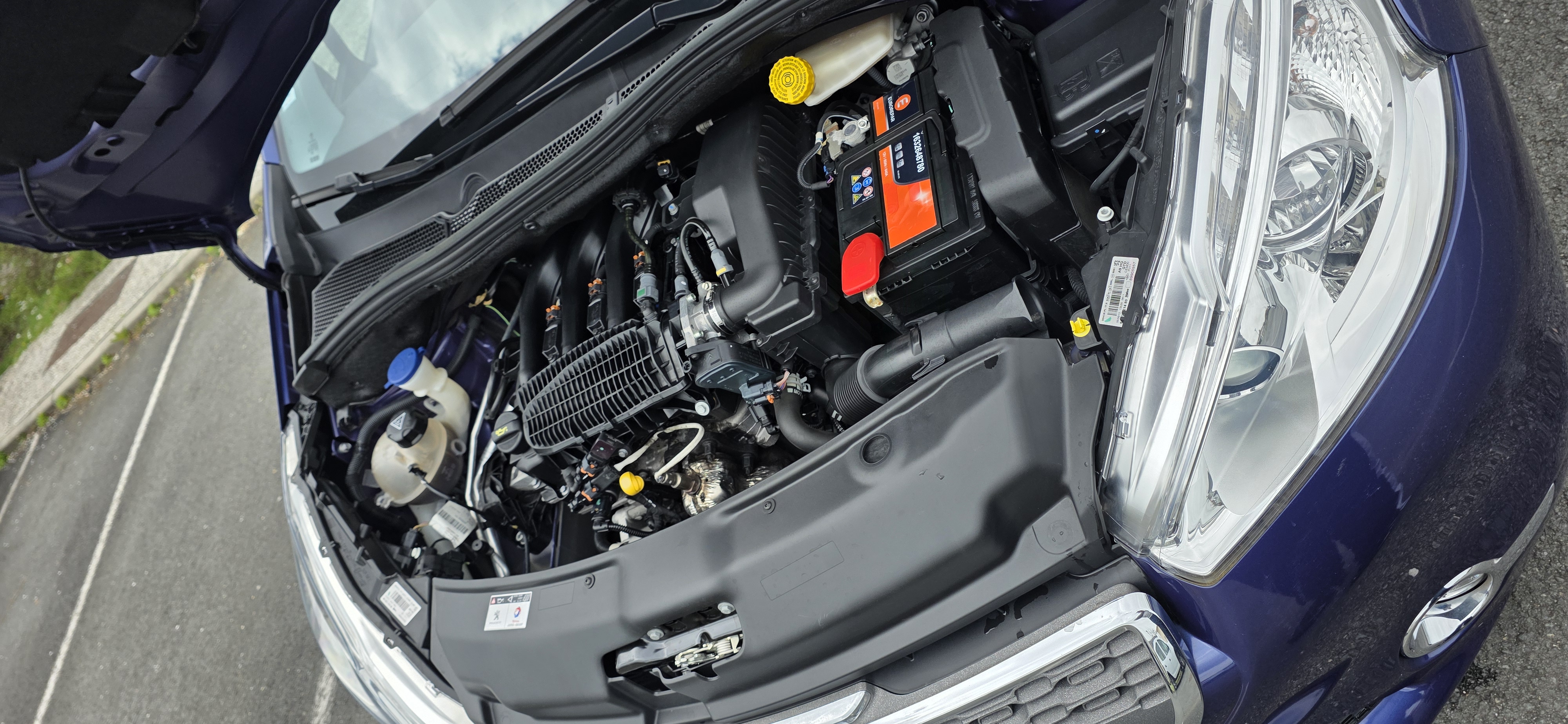 Peugeot 208 (2) 1.2 PURETECH 82 ALLURE 5P