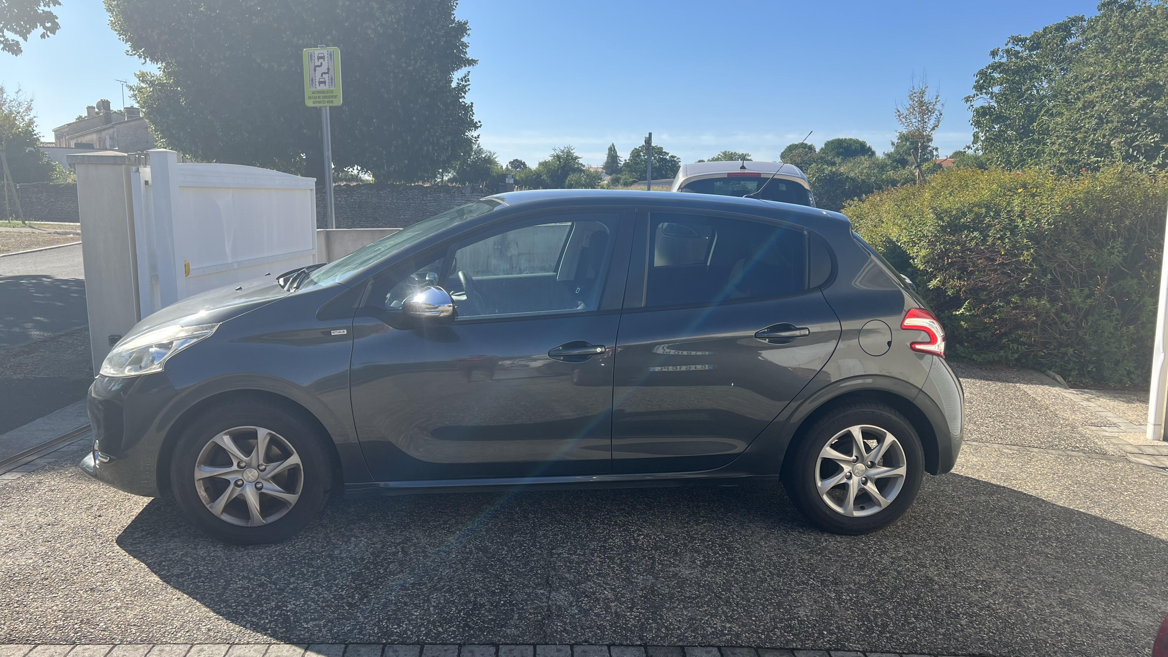 Peugeot 208 (2) 1.2 PURETECH 82 STYLE 5P