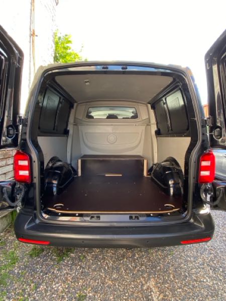 Volkswagen T6 Volkswagen Transporter T6 2.0 TDI 150CH 7cv BVA ,noir , pr