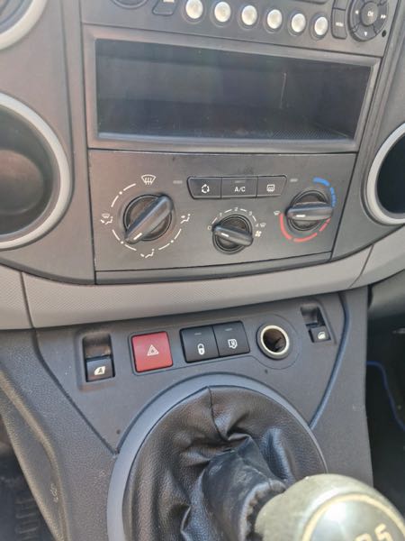 Renault Twingo 2011 Renault Twingo II lev 16v