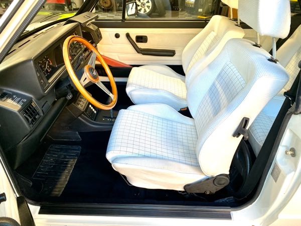 Volkswagen Golf White spécial karman 1.8i 98ch