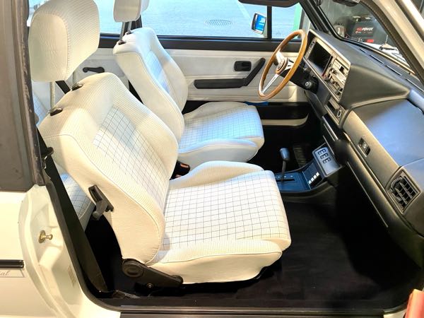 Volkswagen Golf White spécial karman 1.8i 98ch