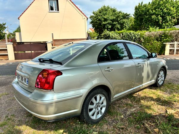 Toyota Avensis II 115 D-4D PACK GPS 5P