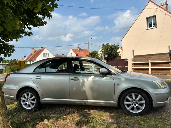 Toyota Avensis II 115 D-4D PACK GPS 5P