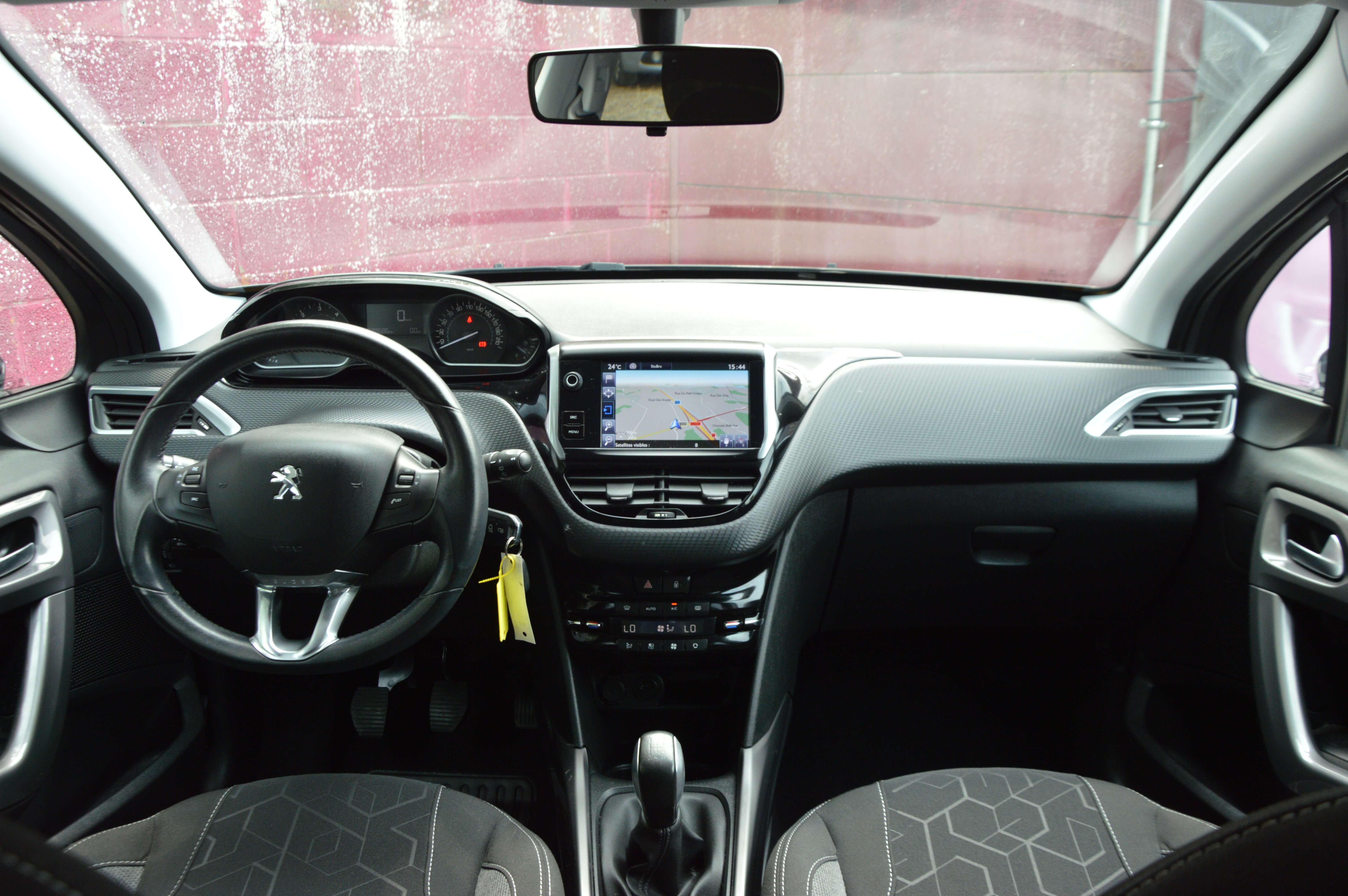 Peugeot 2008 1.6BlueHDi Style NAV SENS AR CLIM 39.686KM