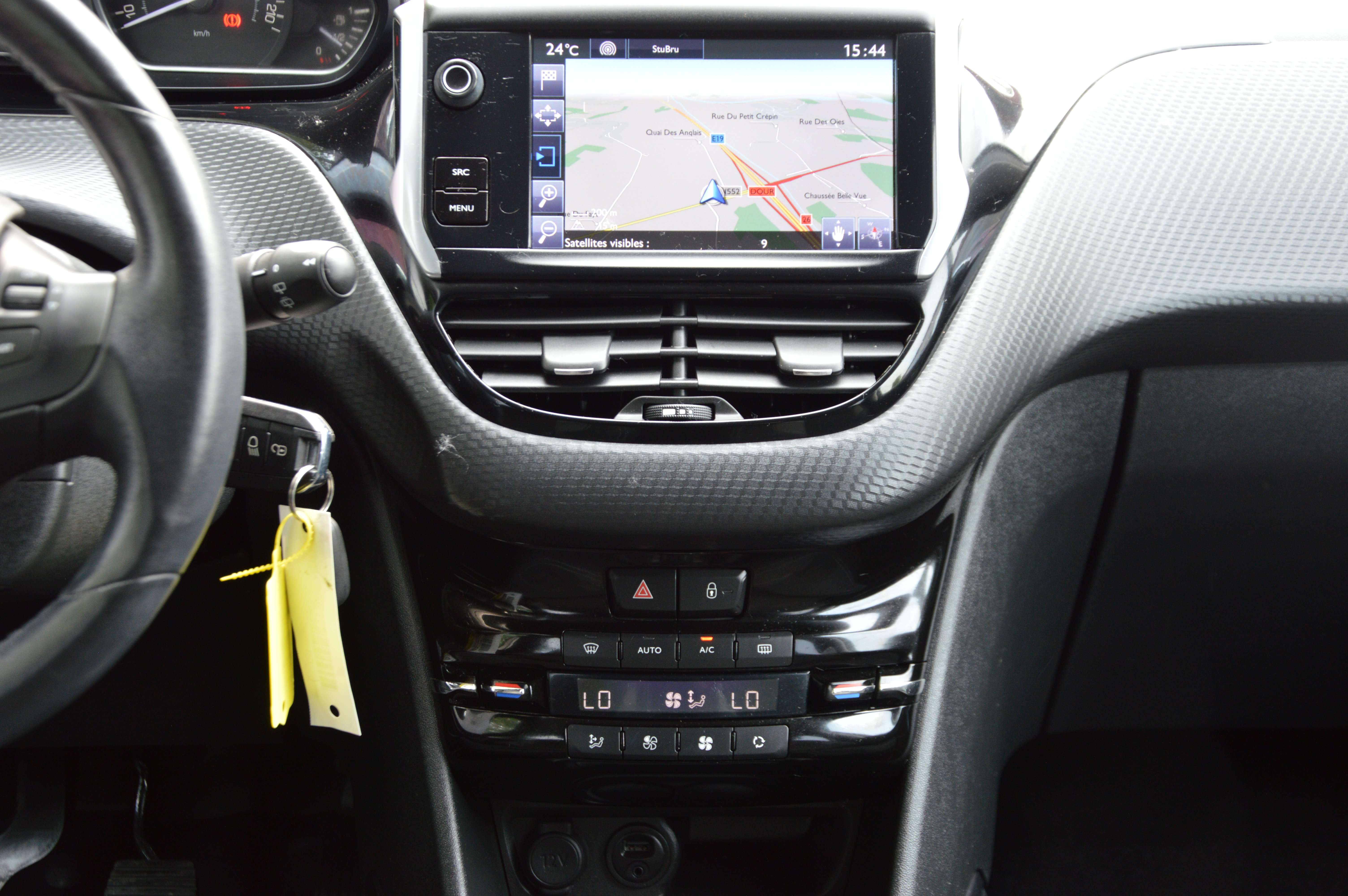 Peugeot 2008 1.6BlueHDi Style NAV SENS AR CLIM 39.686KM
