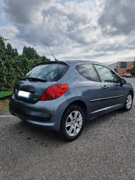 Peugeot 207 1.4 16V 90cv 2e main, suivi complet