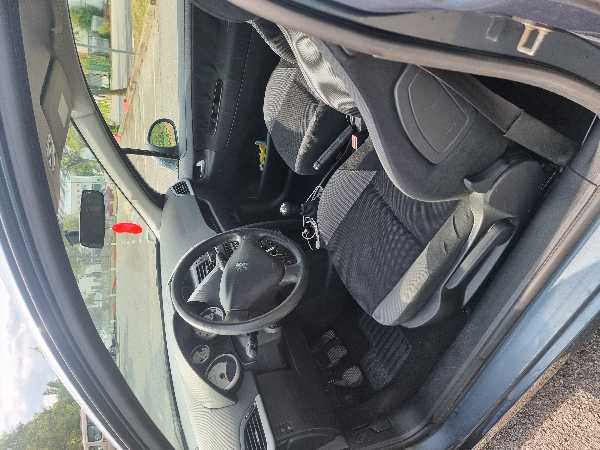 Peugeot 207 1.4 16V 90cv 2e main, suivi complet