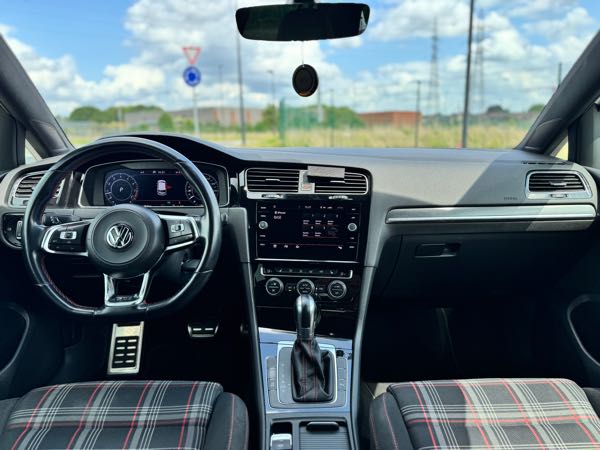 Volkswagen Golf Volkswagen Golf 7.5 GTI -dsg - 2018 - 125.000 km