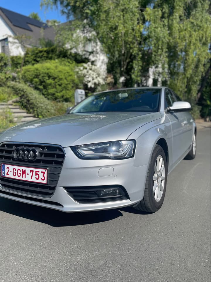 Audi A4 IV (2) 1.8 TFSI 120 AMBIENTE