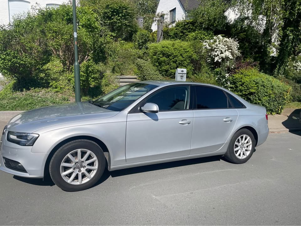 Audi A4 IV (2) 1.8 TFSI 120 AMBIENTE
