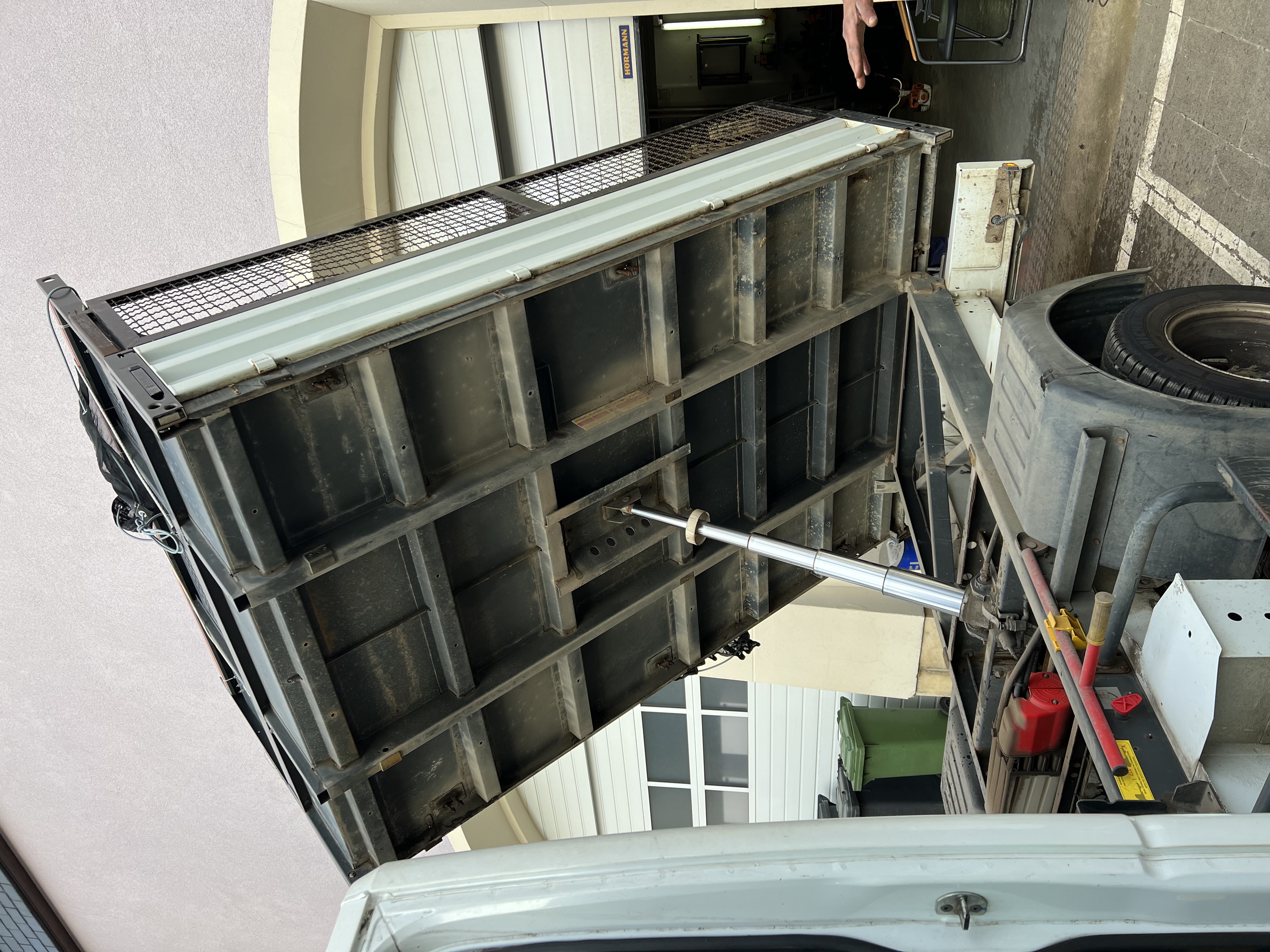 Nissan Nv400 CHASSIS CABINE + BENNE PROPULSION ROUES JUMELEES L2H1 2.3 DCI 125 3500 ACENTA