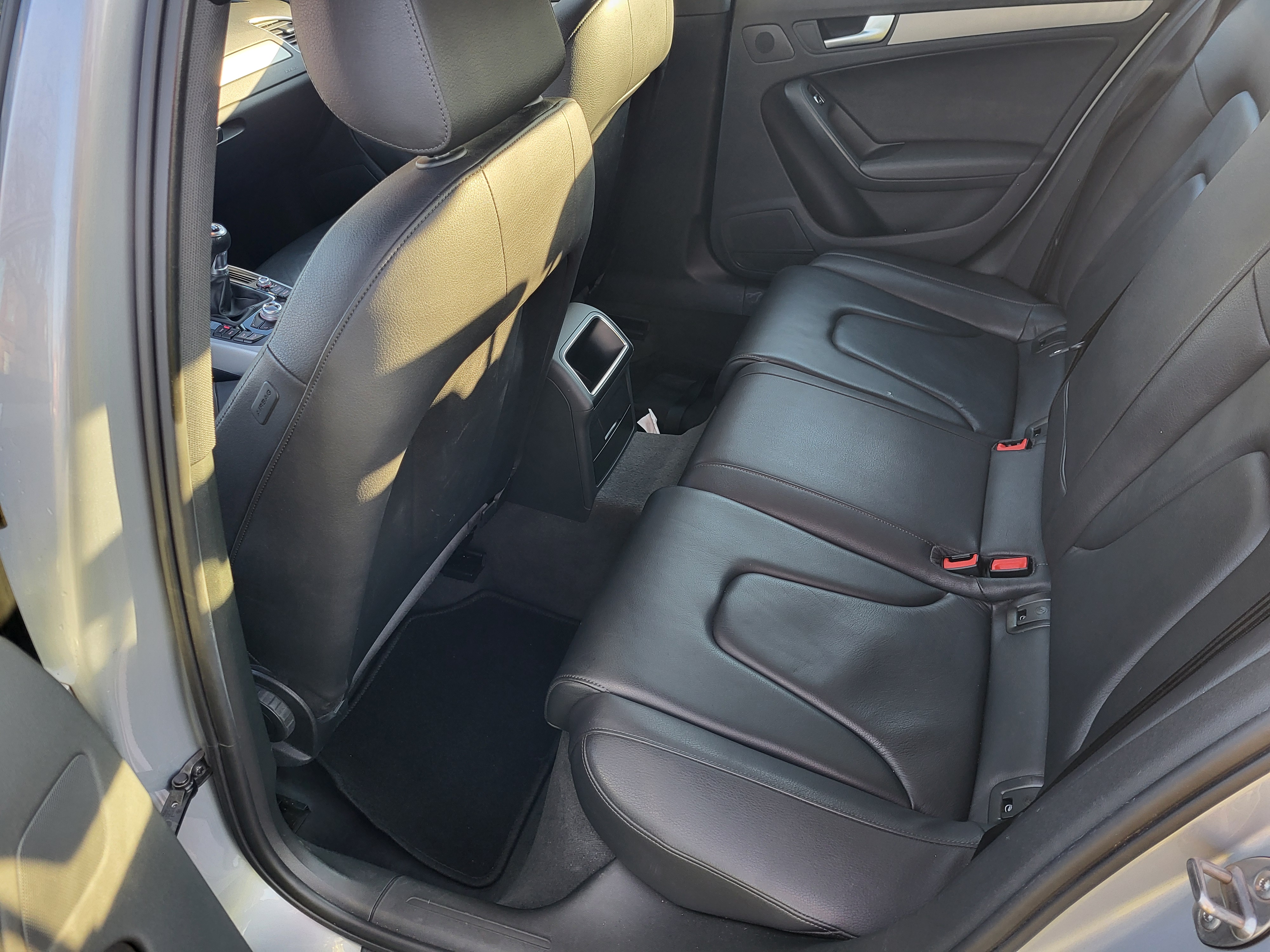 Audi A4 III 2.0 TDI 140 AMBITION LUXE