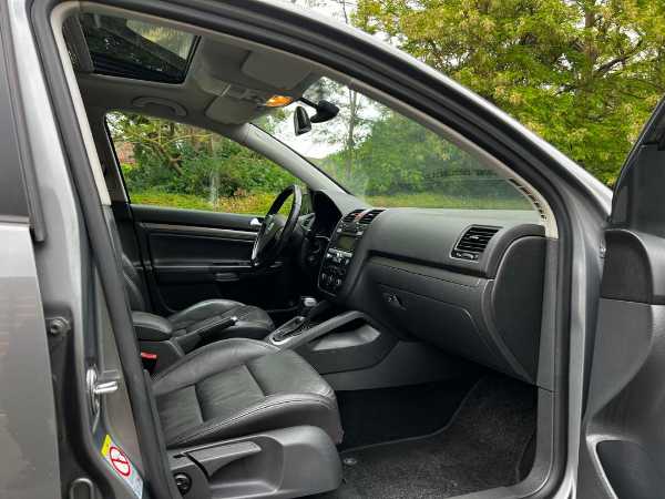 Volkswagen Golf V 1.9 TDI 105 CARAT DSG AUTO 6850 €