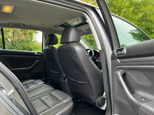 Volkswagen Golf V 1.9 TDI 105 CARAT DSG AUTO 6850 €