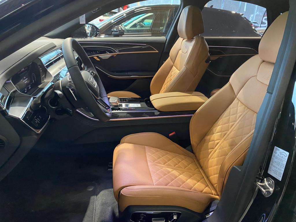 Audi A8 Audi A8 HYBRIDE 60 TFSI e quattro 340(462) kW(ch) tiptronic