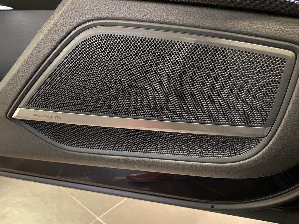 Audi A8 Audi A8 HYBRIDE 60 TFSI e quattro 340(462) kW(ch) tiptronic