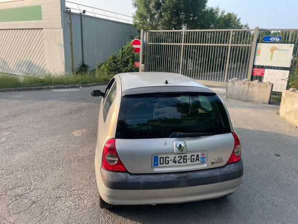 Renault Clio IV 1.2 16V 75 AUTHENTIQUE
