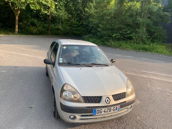 Renault Clio IV 1.2 16V 75 AUTHENTIQUE
